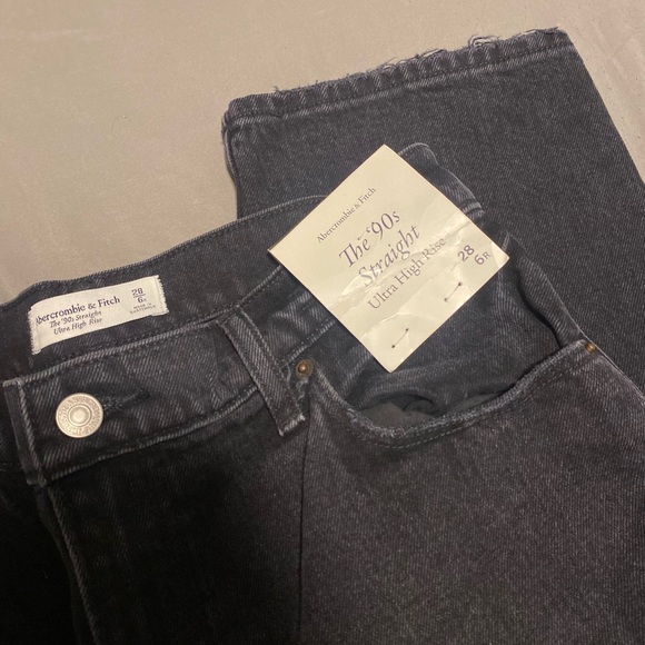 BNWT Abercrombie Ultra High Rise 90s Straight Jean - Picture 5 of 6